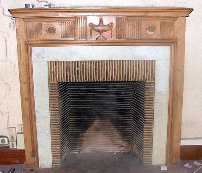 Neo_classical_mantel.jpg