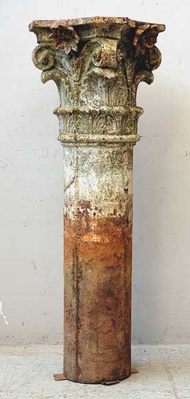 Four_cast_iron_Corinthian_columns.jpg