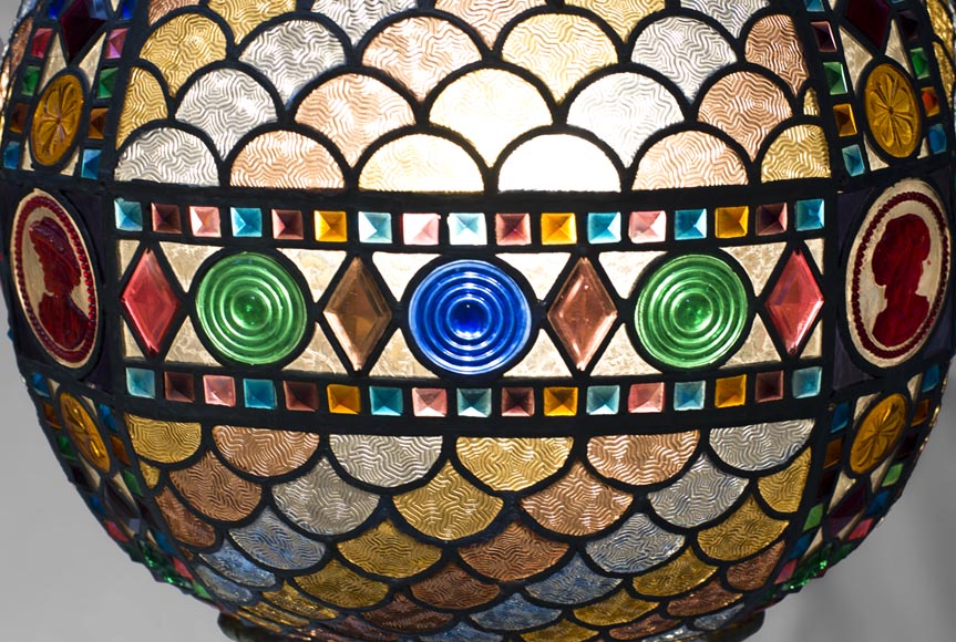 Великолепная сферическая люстра из разноцветного стекла в Неоготическом стиле, конец 19 века.-1