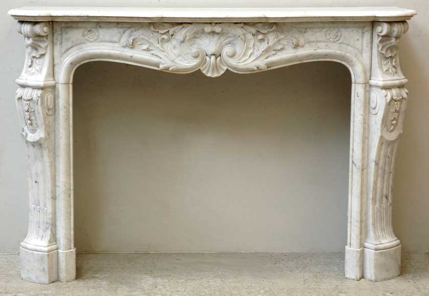 Louis_XV_style_mantel_with_shell_and_acanthus_leaves.jpg