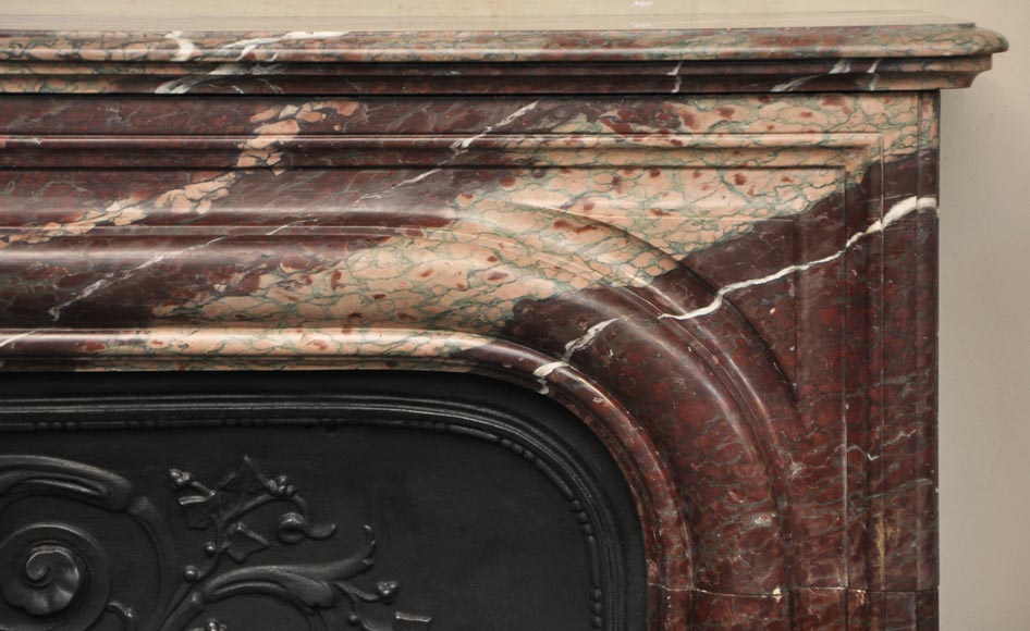 Старинный камин в стиле Людовика XIV, изготовленный из полосатого кампанского мрамора. -6