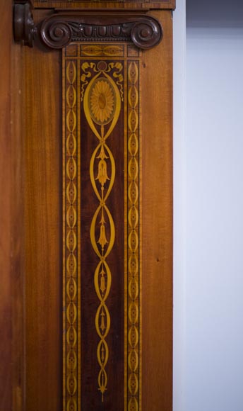 Великолепная деревянная обшивка комнаты в стиле Регентства, украшенная маркетри из красного дерева с камином, Франция 19 век.-8