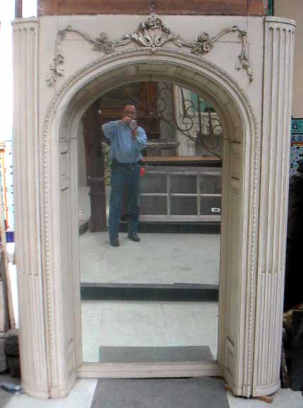 Louis_XVI_style_door_frame.jpg