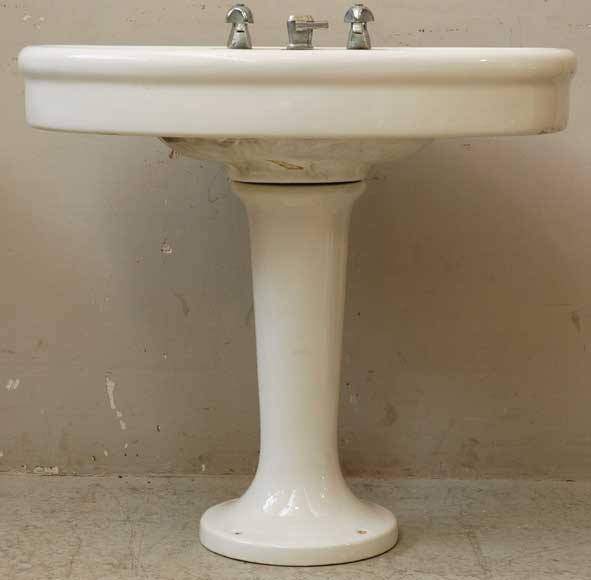 Enameled_1930_s_sink_with_original_hardware.jpg