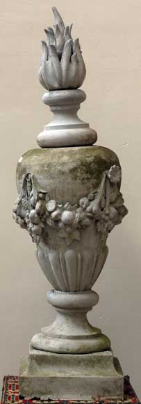 Zinc_finial_urn.jpg