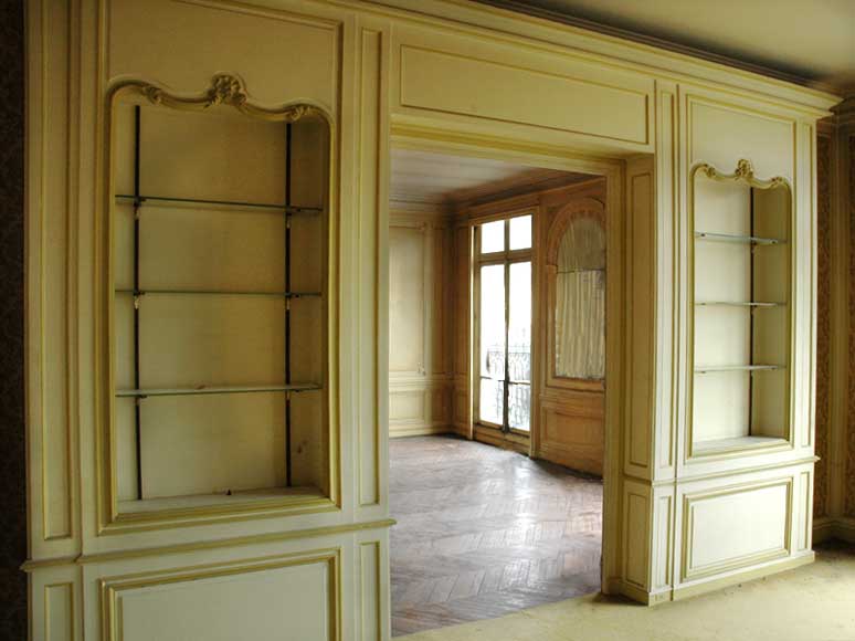 Large_doorway_cabinet.jpg