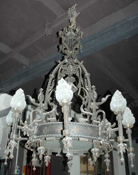 Medieval_style_chandelier.jpg