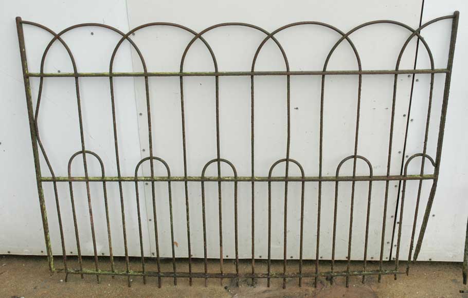 Park_fence_from_the_19th_century.jpg