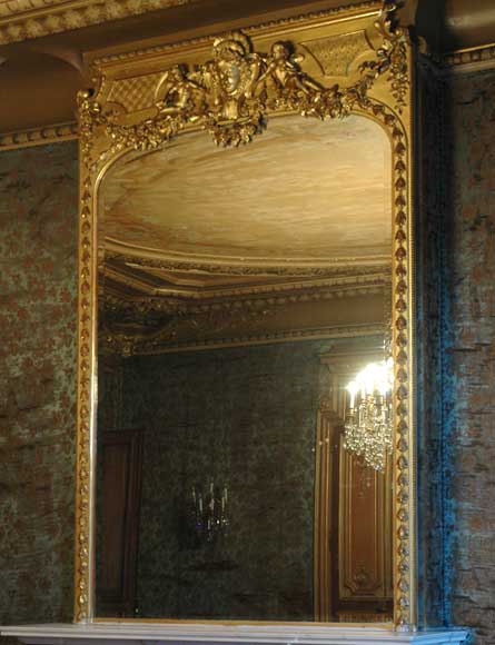 Antique_Gilded_trumeau_with_putti_and_mask.jpg