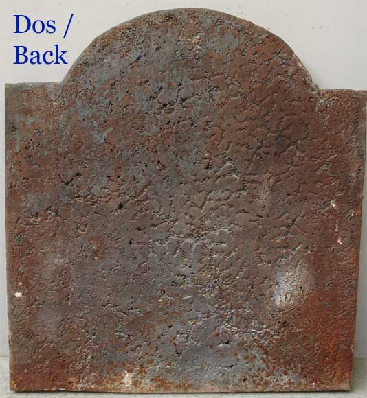 Cast iron fireback with two lions_ru