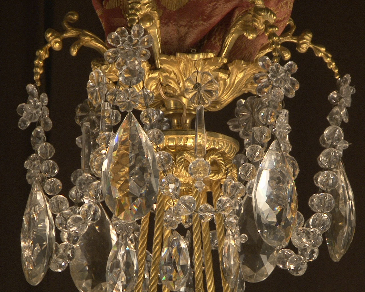 Люстра с кристаллами.  Французское произведение искусства, созданное при Второй Империи. Люстра с кристаллами.  Французское произведение искусства, созданное при Второй Империи.-3