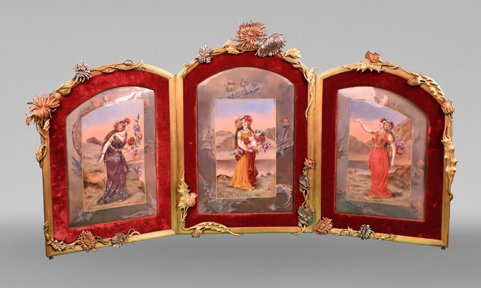 DORVAL, émailleur - Triptyque émaillé aux femmes à fleurs de chrysanthème DORVAL, émailleur - Triptyque émaillé aux femmes à fleurs de chrysanthème-0