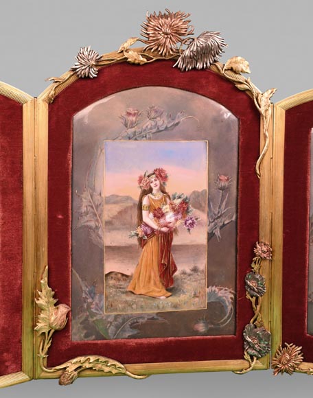 DORVAL, émailleur - Triptyque émaillé aux femmes à fleurs de chrysanthème DORVAL, émailleur - Triptyque émaillé aux femmes à fleurs de chrysanthème-1