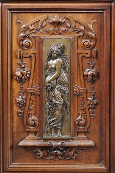 Красивая столовая, изготовленная из скульптурного орехового дерева, с клеймом краснодеревщика Поля Мазароз. Красивая столовая, изготовленная из скульптурного орехового дерева, с клеймом краснодеревщика Поля Мазароз.-8