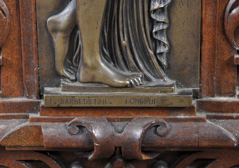 Красивая столовая, изготовленная из скульптурного орехового дерева, с клеймом краснодеревщика Поля Мазароз. Красивая столовая, изготовленная из скульптурного орехового дерева, с клеймом краснодеревщика Поля Мазароз.-9