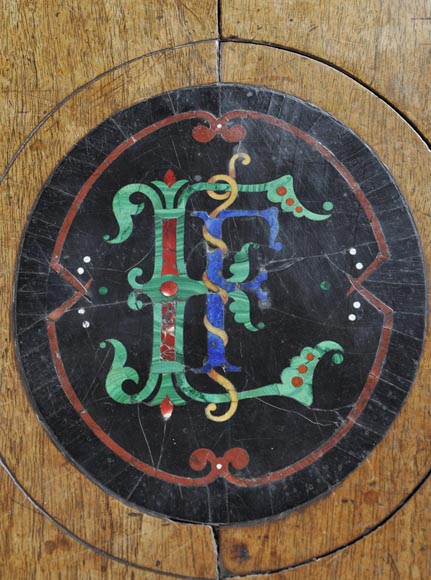 Красивая столовая, изготовленная из скульптурного орехового дерева, с клеймом краснодеревщика Поля Мазароз. Красивая столовая, изготовленная из скульптурного орехового дерева, с клеймом краснодеревщика Поля Мазароз.-13