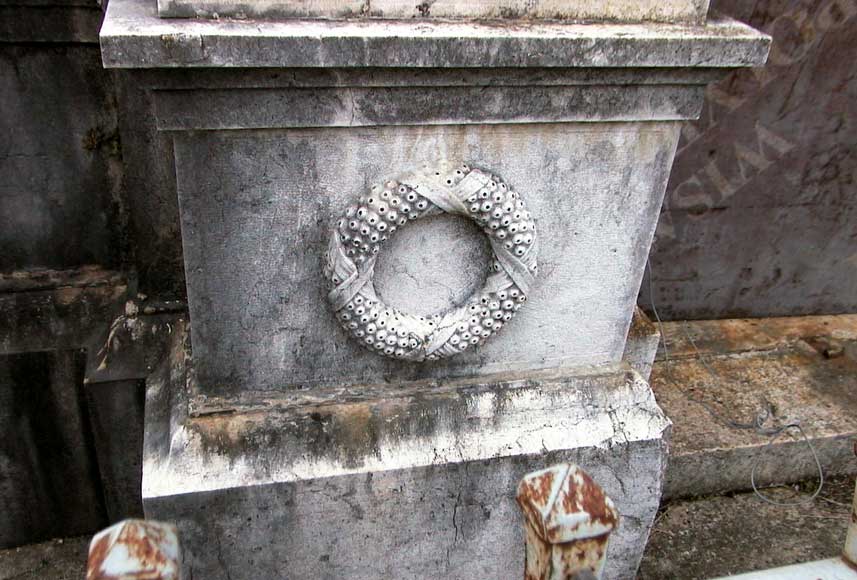 Каменный мавзолей Каменный мавзолей-8