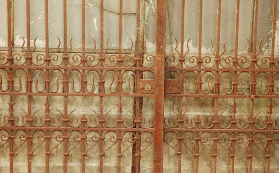Старинные кованые ворота. Старинные кованые ворота.-2