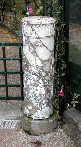 Пара мраморных колонн. Пара мраморных колонн.-0