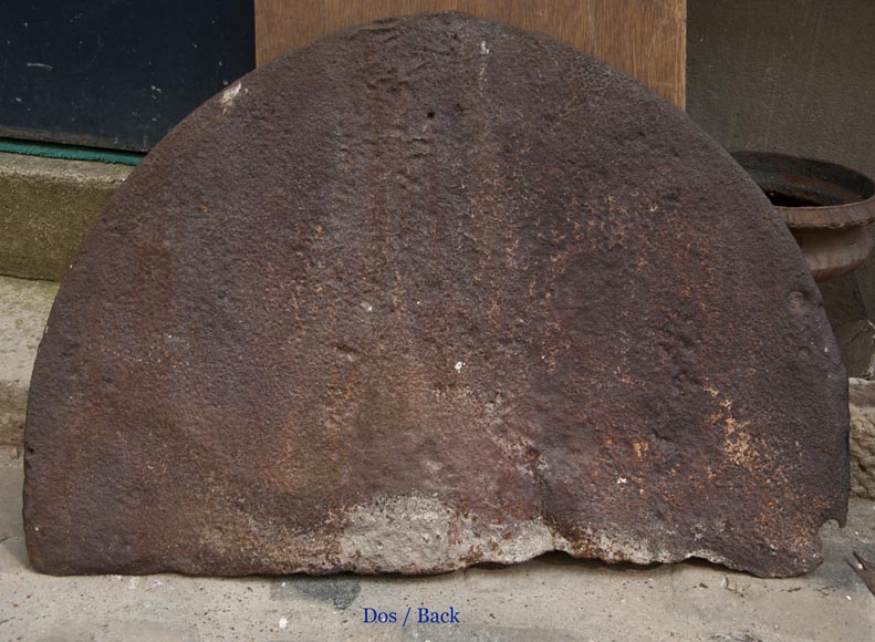 Красивая старинная каминная плита 16 века. Красивая старинная каминная плита 16 века.-5