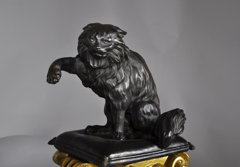 Пара дровниц из позолоченной бронзы и бронзы с коричневой патиной, украшенные собакой и кошкой. Пара дровниц из позолоченной бронзы и бронзы с коричневой патиной, украшенные собакой и кошкой.-3