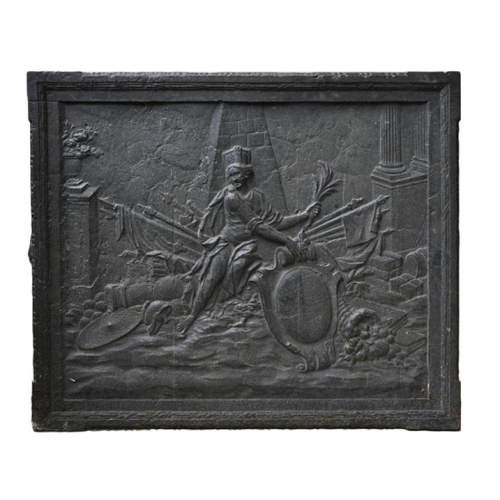 Старинная каминная плита, украшенная гербами города Мец.