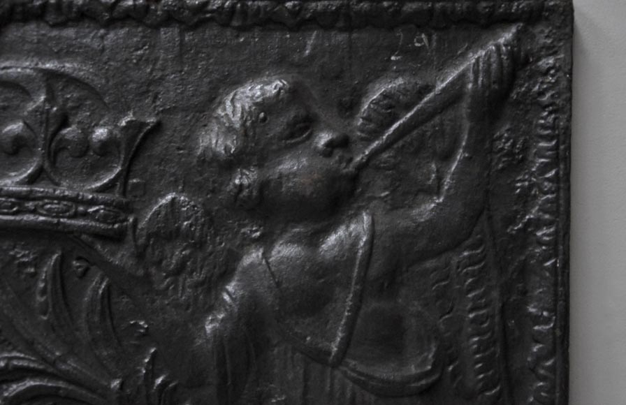 Каминная плита 18го века с символами Франции. Каминная плита 18го века с символами Франции.-3