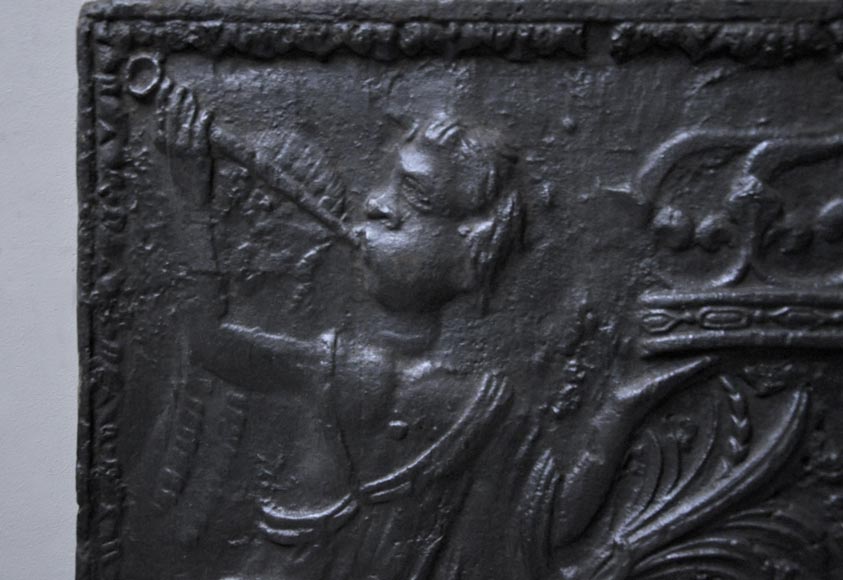 Каминная плита 18го века с символами Франции. Каминная плита 18го века с символами Франции.-4