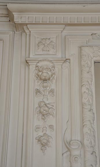 Старинное трюмо в стиле Людовика XIV, украшенное львиными головами.  Старинное трюмо в стиле Людовика XIV, украшенное львиными головами. -2