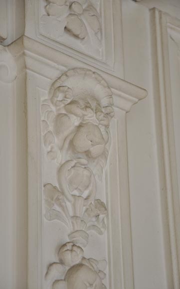 Старинное трюмо в стиле Людовика XIV, украшенное львиными головами.  Старинное трюмо в стиле Людовика XIV, украшенное львиными головами. -3