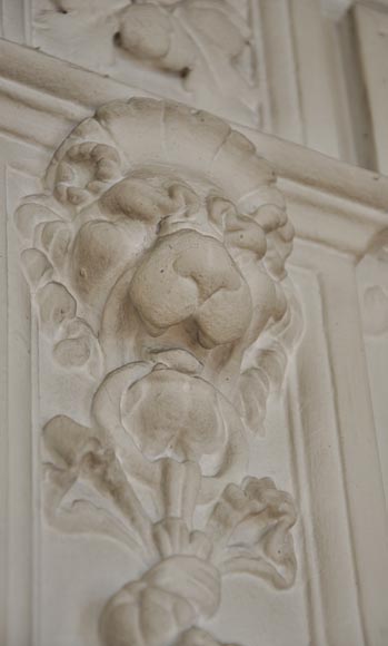 Старинное трюмо в стиле Людовика XIV, украшенное львиными головами.  Старинное трюмо в стиле Людовика XIV, украшенное львиными головами. -4