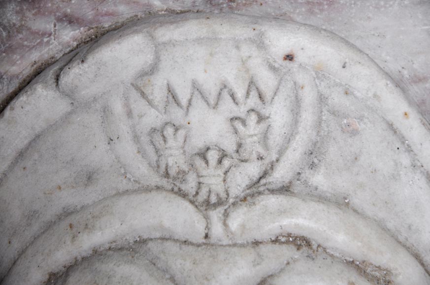 Фронтон фонтана, изготовленный из Каррарского мрамора и мрамора цвета цветка персикового дерева. Фронтон фонтана, изготовленный из Каррарского мрамора и мрамора цвета цветка персикового дерева.-2