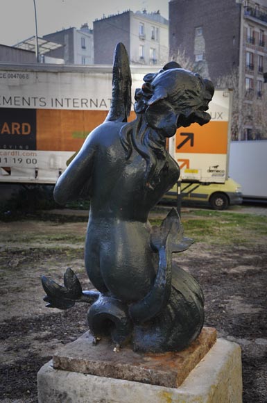 «Наяд», фонтан 19 века, выполненный из чугуна с зеленой патиной.  «Наяд», фонтан 19 века, выполненный из чугуна с зеленой патиной. -1