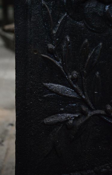 «Два сердца, пылающих на алтаре», маленькая старинная каминная плита эпохи Людовика XVI. «Два сердца, пылающих на алтаре», маленькая старинная каминная плита эпохи Людовика XVI.-3