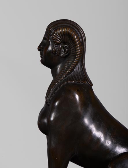 Пара дровниц в стиле Ампир из позолоченной бронзы и бронзы с коричневой патиной, украшенных женщинами-сфинксами. Пара дровниц в стиле Ампир из позолоченной бронзы и бронзы с коричневой патиной, украшенных женщинами-сфинксами.-4