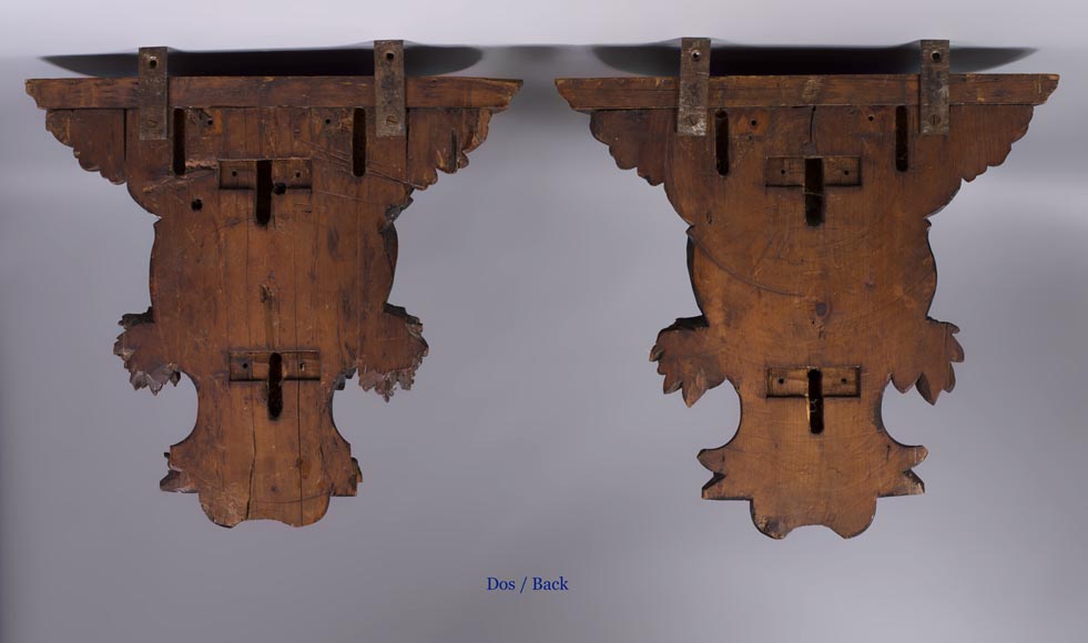 Пара подставок для настенных светильников эпохи Наполеона III, изготовленных из скульптурного орехового дерева, украшенных амурчиками. Пара подставок для настенных светильников эпохи Наполеона III, изготовленных из скульптурного орехового дерева, украшенных амурчиками.-9