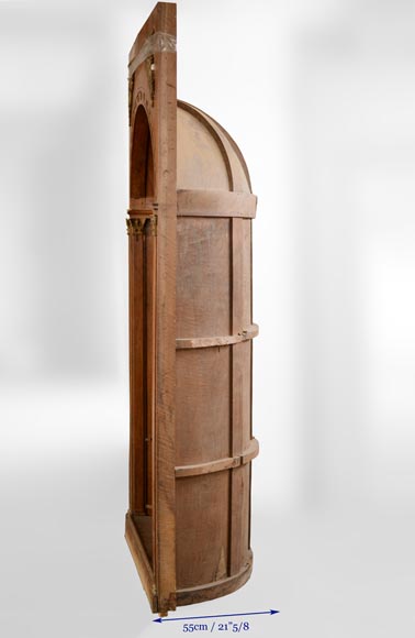 Пара альковов из орехового дерева и стюка с позолотой в стиле Луи-Филиппа, украшенная изображениями богини Фамы. Пара альковов из орехового дерева и стюка с позолотой в стиле Луи-Филиппа, украшенная изображениями богини Фамы.-6