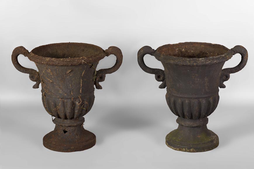 Пара чугунных ваз «Медичи», 18 век. Пара чугунных ваз «Медичи», 18 век.-0