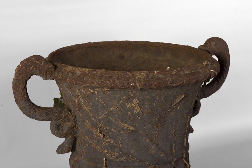 Пара чугунных ваз «Медичи», 18 век. Пара чугунных ваз «Медичи», 18 век.-3