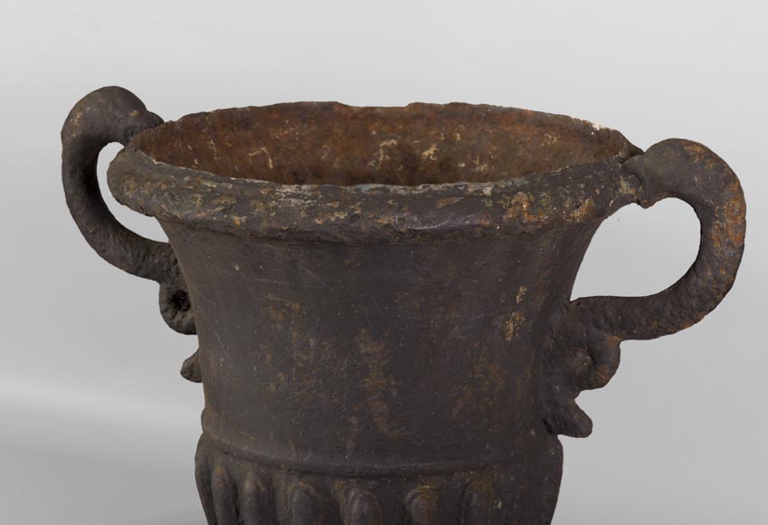 Пара чугунных ваз «Медичи», 18 век. Пара чугунных ваз «Медичи», 18 век.-4