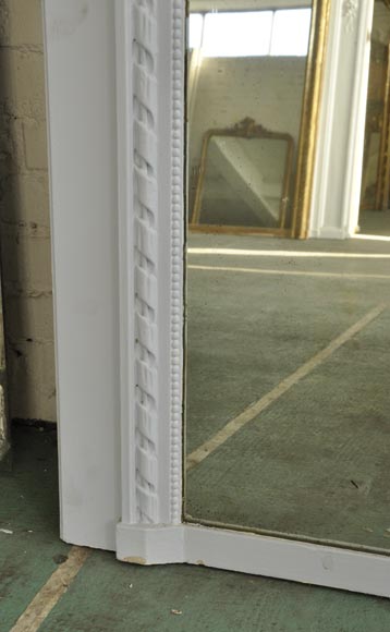 Старинное трюмо в стиле Людовика XVI, украшенное венками из цветов и палицами, дерево и стюк крашеный в голубой цвет. Старинное трюмо в стиле Людовика XVI, украшенное венками из цветов и палицами, дерево и стюк крашеный в голубой цвет.-5