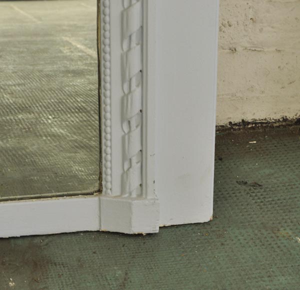 Старинное трюмо в стиле Людовика XVI, украшенное венками из цветов и палицами, дерево и стюк крашеный в голубой цвет. Старинное трюмо в стиле Людовика XVI, украшенное венками из цветов и палицами, дерево и стюк крашеный в голубой цвет.-6