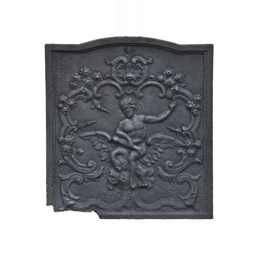 «Молния Зевса», старинная каминная плита.