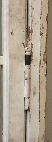 Деревянное  окно с витражами эпохи Реставрации. Деревянное  окно с витражами эпохи Реставрации.-4