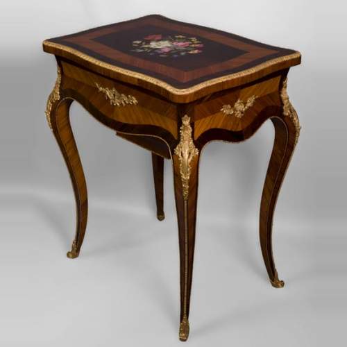 Мезон ТААН и Жюльен-Николя РИВАР (1802-1867) – Красивый столик для рукоделия, украшенный маркетри из фарфора в виде букета цветов и орнаментами из позолоченной бронзы