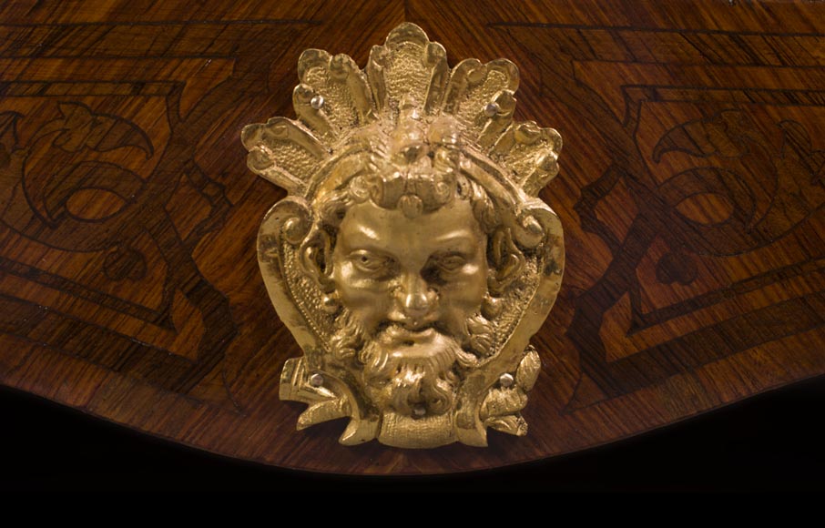 Жюльен-Николя РИВАР (1802-1867) – Секретер-комод, украшенный маркетри из дерева и фарфора в виде распустившихся роз Жюльен-Николя РИВАР (1802-1867) – Секретер-комод, украшенный маркетри из дерева и фарфора в виде распустившихся роз-3