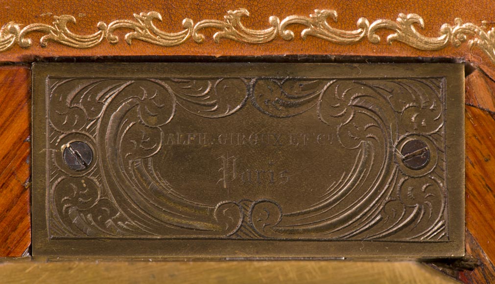 Aльфонс Жиру и Ко (1838-1867)  Жюльен-Николя Ривар (1802-1867) - Великолепное бюро со скошенной крышкой, украшенное декоративными элементами, представляющими женские образы, и отделанное фарфоровыми инкрустациями в виде роз Aльфонс Жиру и Ко (1838-1867)  Жюльен-Николя Ривар (1802-1867) - Великолепное бюро со скошенной крышкой, украшенное декоративными элементами, представляющими женские образы, и отделанное фарфоровыми инкрустациями в виде роз-5