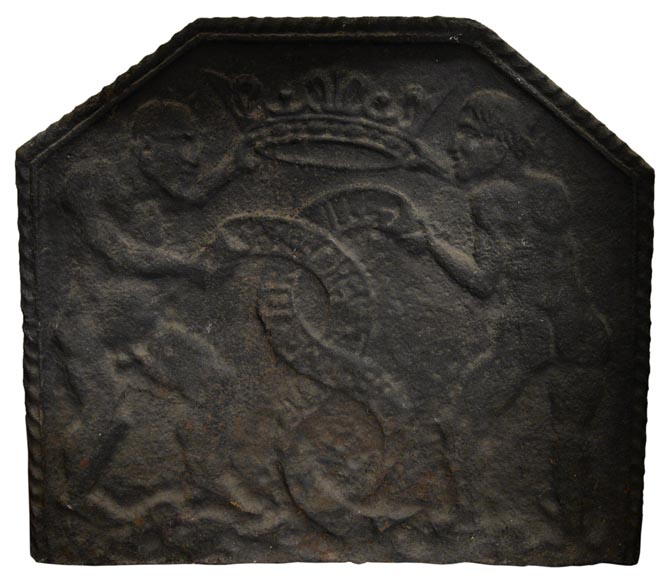 Старинная каминная плита 17 века, украшенная Сатаной.-0