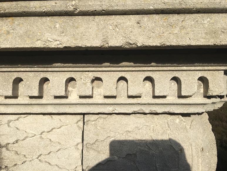 Большой купол каменного фонтана изготовленный по модели фонтана замка Чёрного Принца, недалеко от Бордо. Большой купол каменного фонтана изготовленный по модели фонтана замка Чёрного Принца, недалеко от Бордо.-5