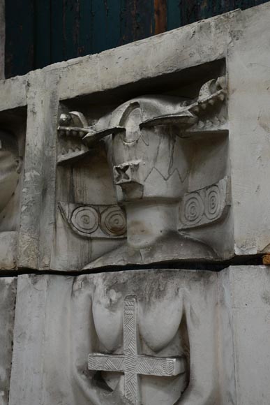 Ансамбль монументальных декоративных элементов в этническом стиле, изготовленных из гипса, 20 век. Ансамбль монументальных декоративных элементов в этническом стиле, изготовленных из гипса, 20 век.-7